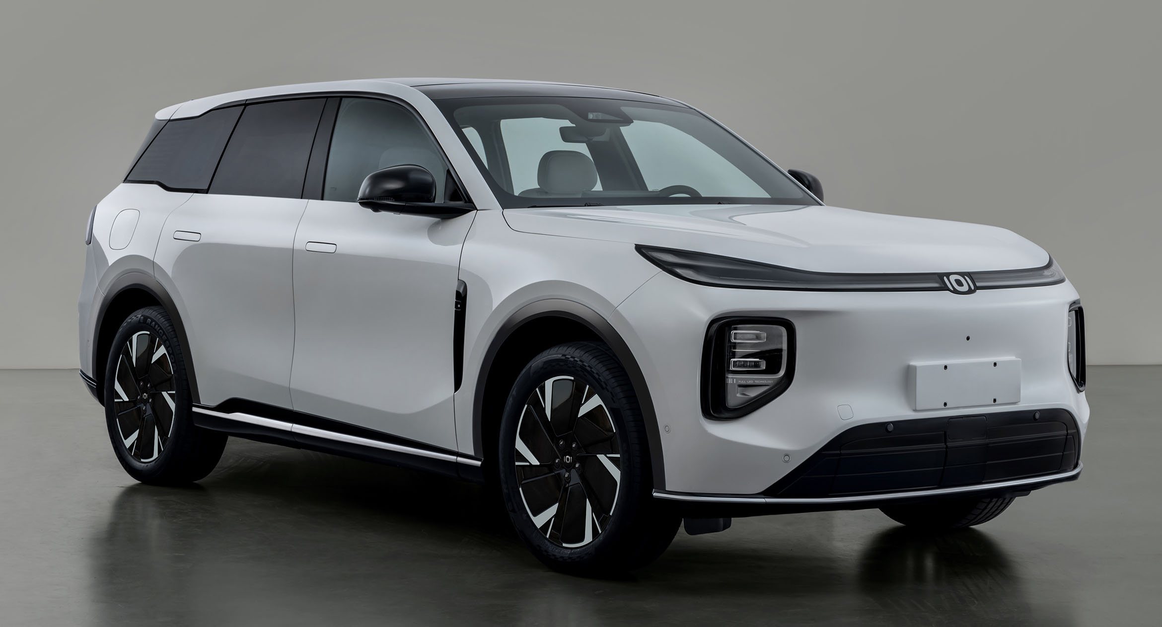 长安牌4.8米5座插电式混合动力运动型乘用车(SC6481FAB6HEV)