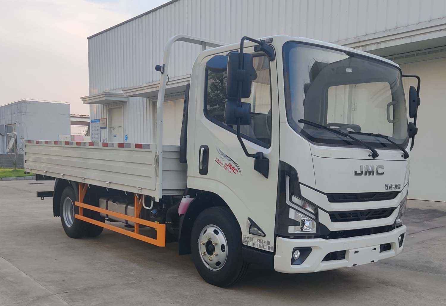 江铃牌 136马力 载货汽车(JX1040TGC26)