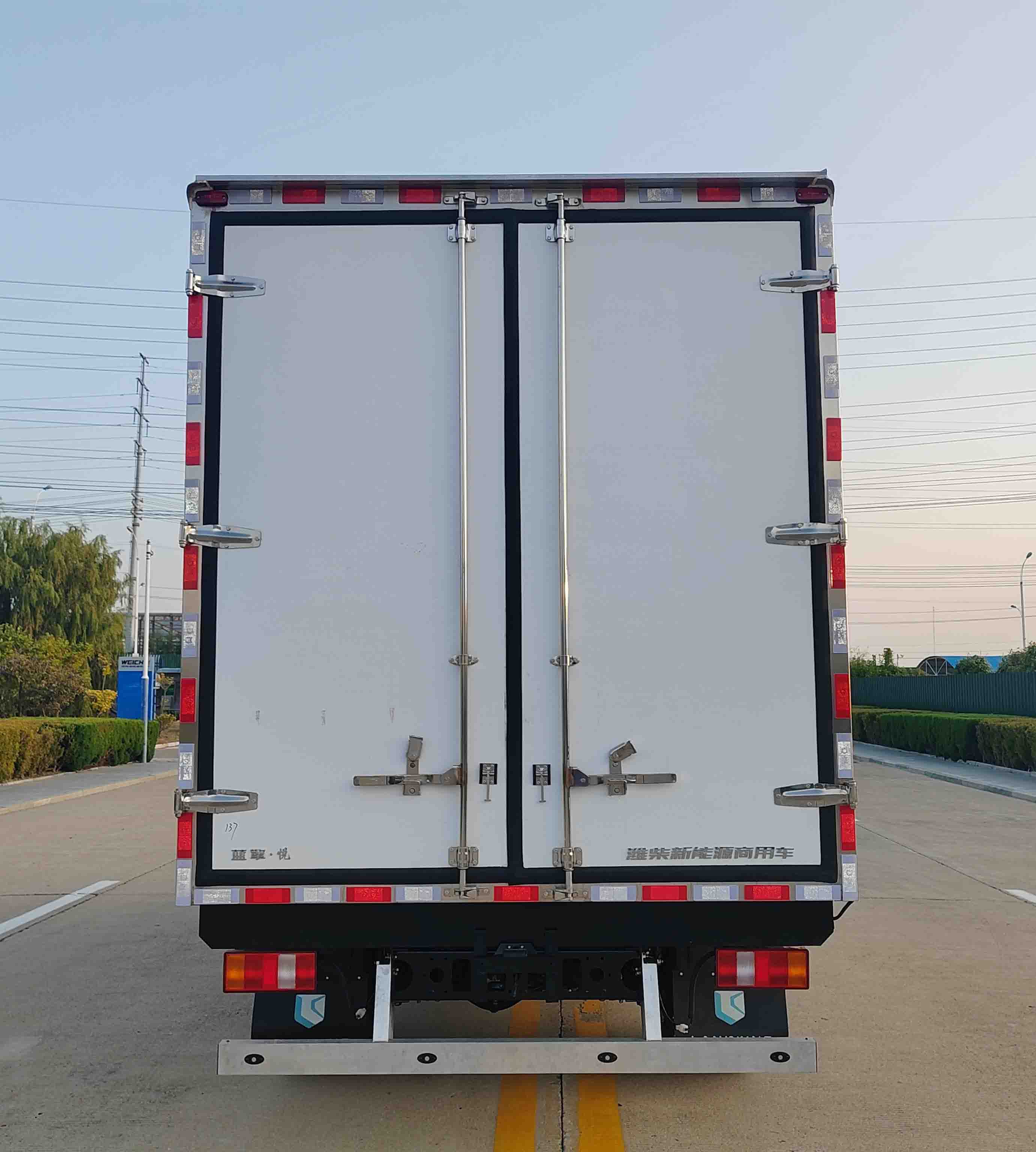 藍擎牌YTQ5042XLCMFEV341-LQ純電動冷藏車公告圖片