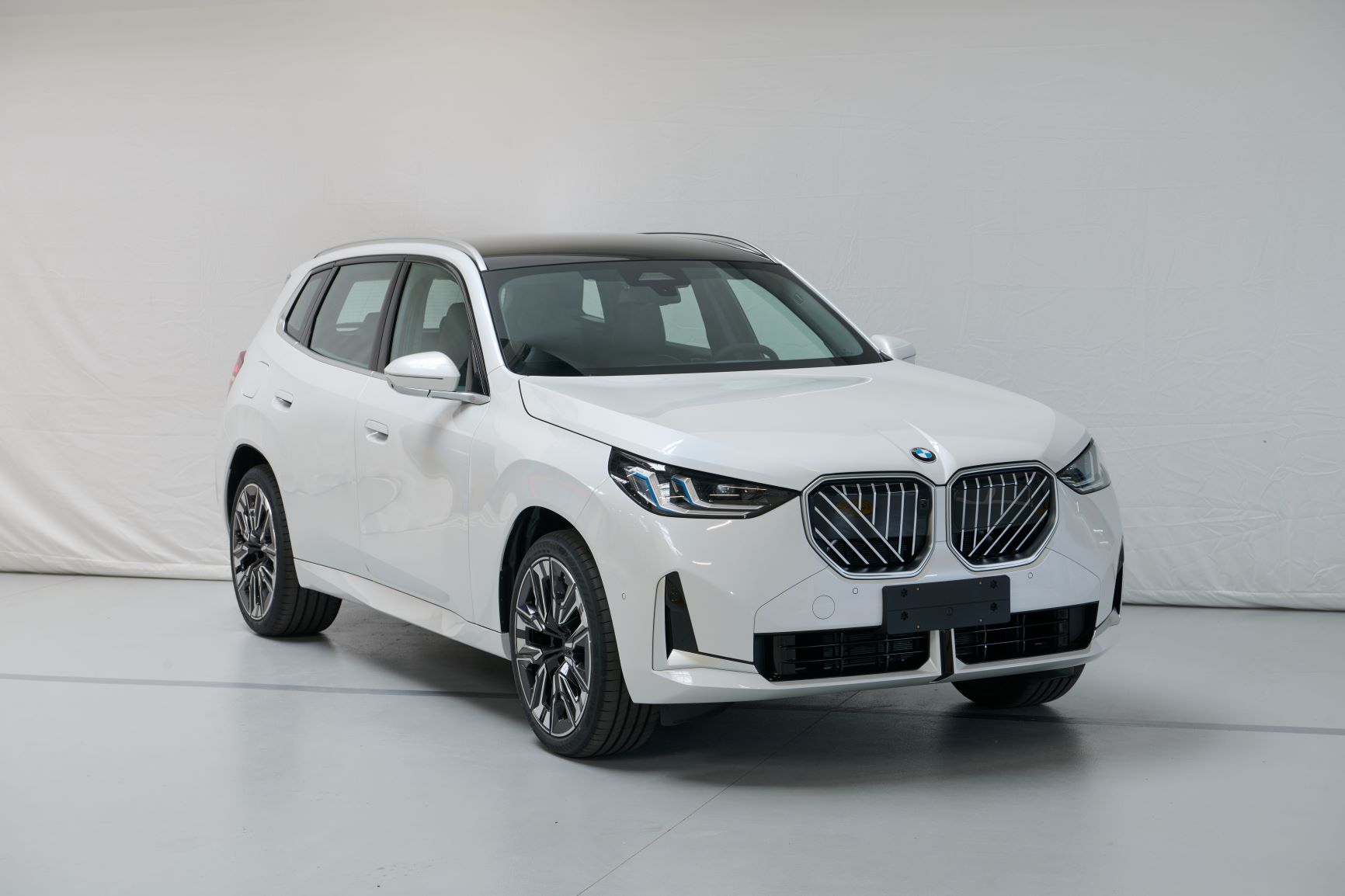 宝马牌4.9米5座多用途乘用车(BMW6495BX)