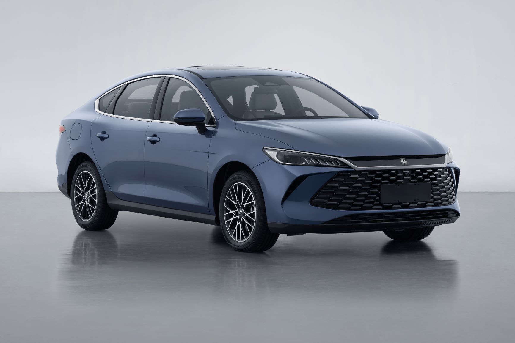 比亚迪牌BYD7155WT6HEV5型插电式混合动力轿车