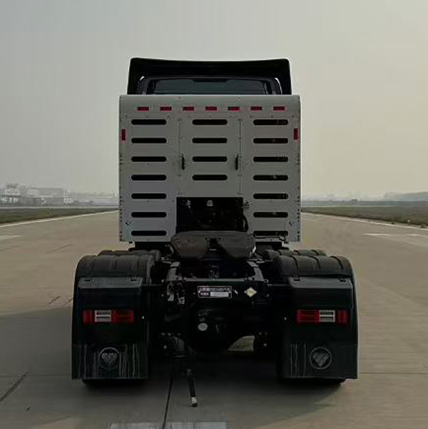 BJ4251N6DAM-01 欧曼牌630马力后双桥,后八轮NG国六半挂牵引车图片