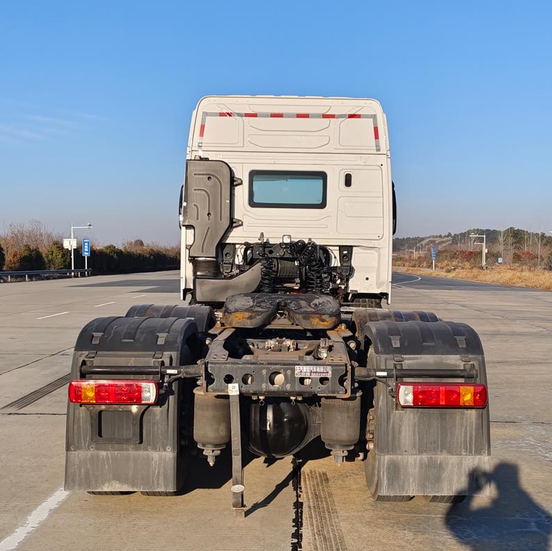 北京牌BJ4250D6CP-9危险品半挂牵引车公告图片