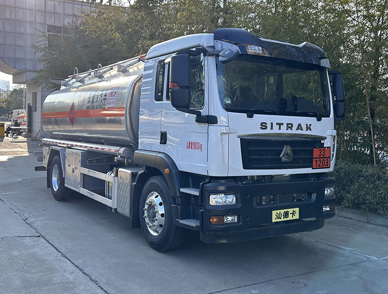 CLQ5180GYY6ZA型铝合金运油车图片