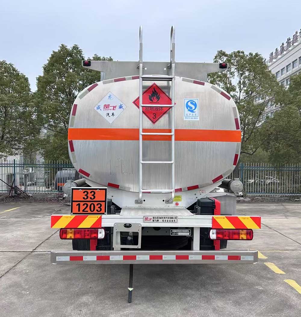 楚飞牌CLQ5180GYY6ZA铝合金运油车公告图片