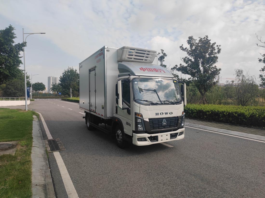 豪沃牌ZZ5047XLCH3414Z145BEVA纯电动冷藏车