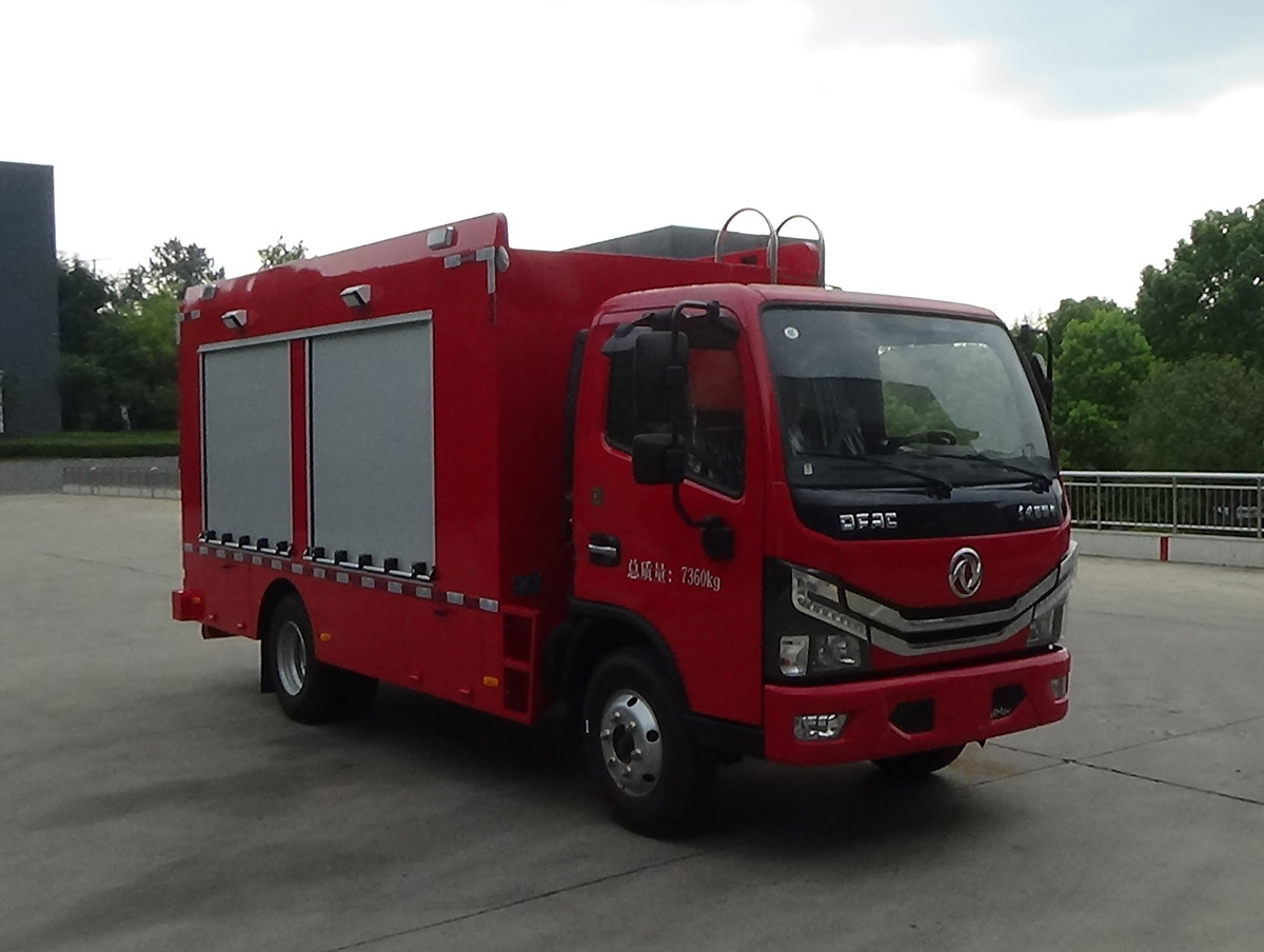 程力威牌CLW5070XZBAYS装备车