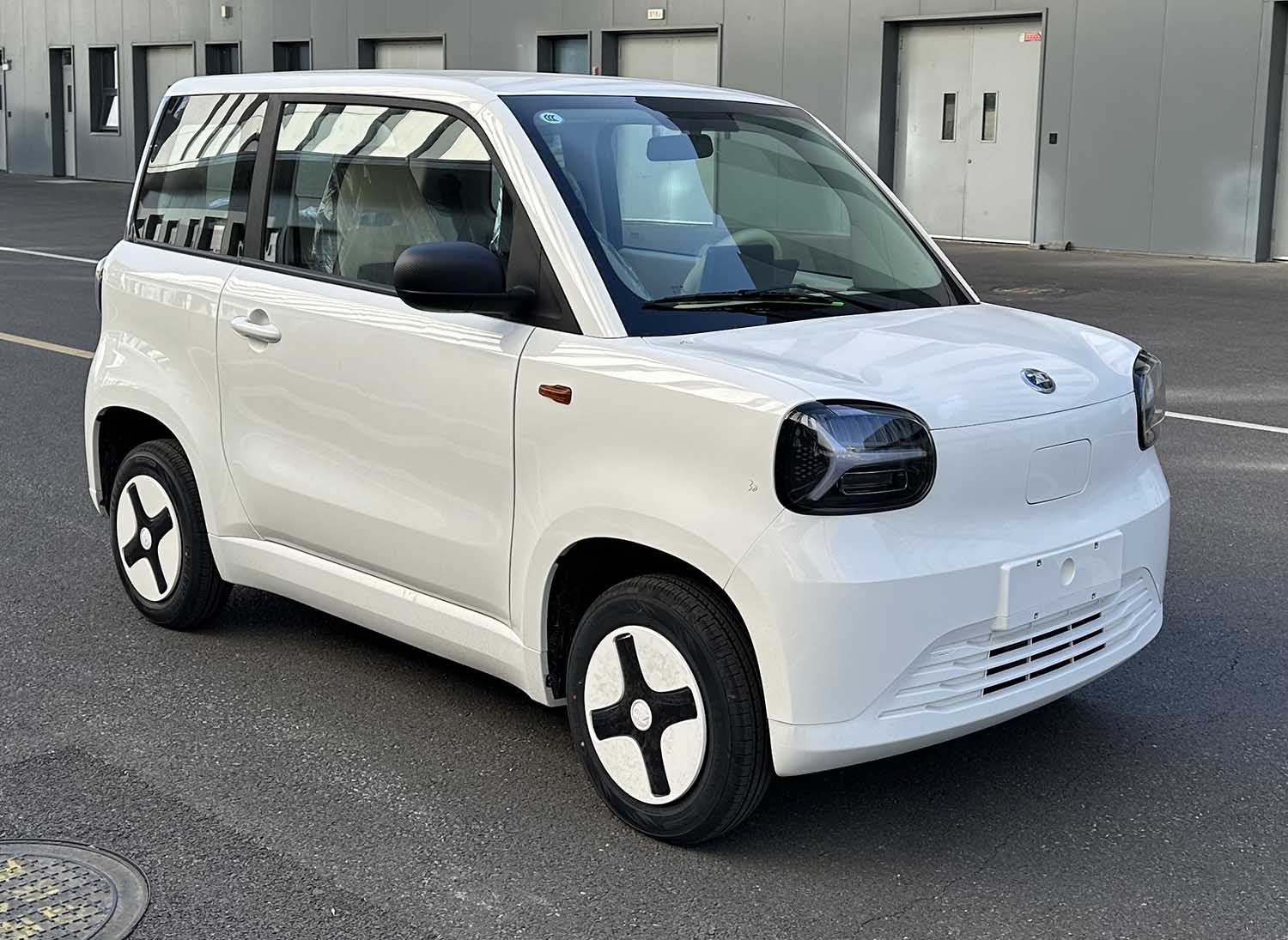 知豆牌LZD7001BEV25型纯电动轿车