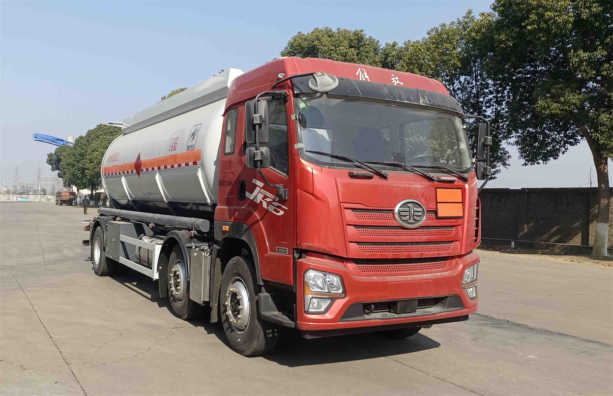 齐星牌QXC5263GRYQ6C易燃液体罐式运输车