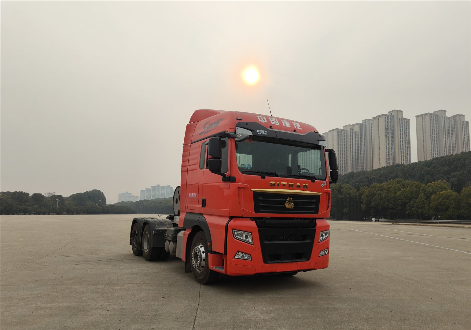 汕德卡牌 460马力 混合动力牵引汽车(ZZ4256V384HF1LBHEV)