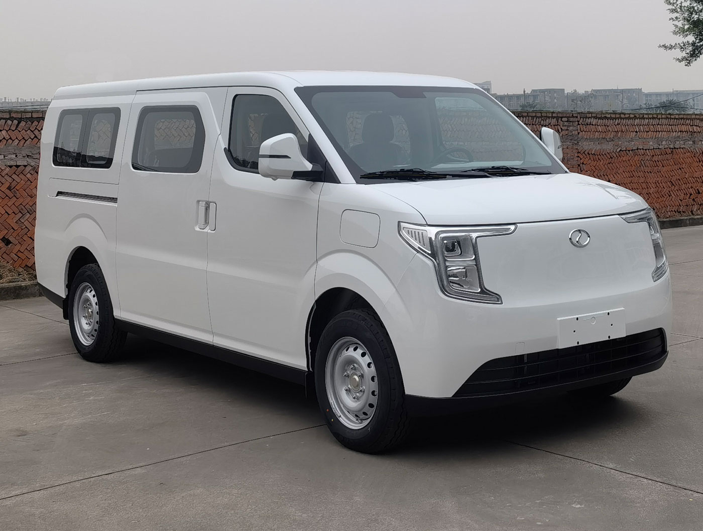 瑞驰牌5.2米6座纯电动多用途乘用车(DXK6520AC1BEV)