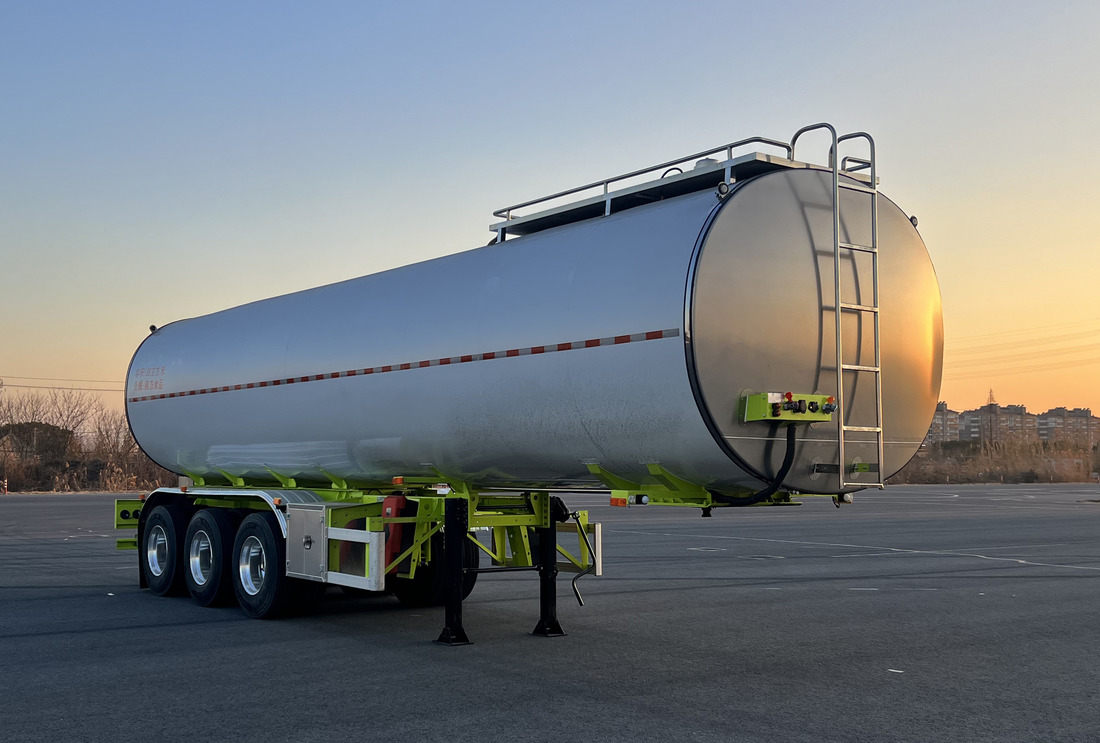 鲁旭达牌10.8米33.4吨3轴液态食品运输半挂车(LZC9401GYS)