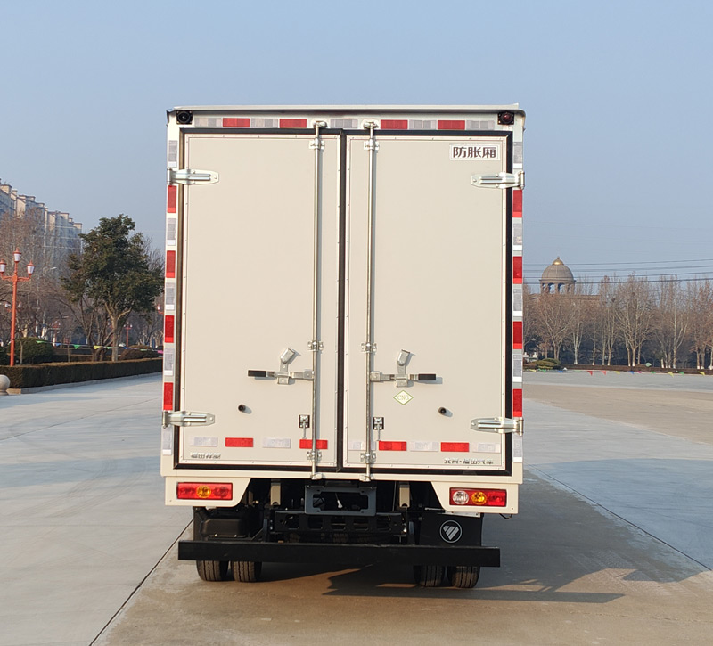 福田牌BJ5045XXY3JC6-33厢式运输车公告图片