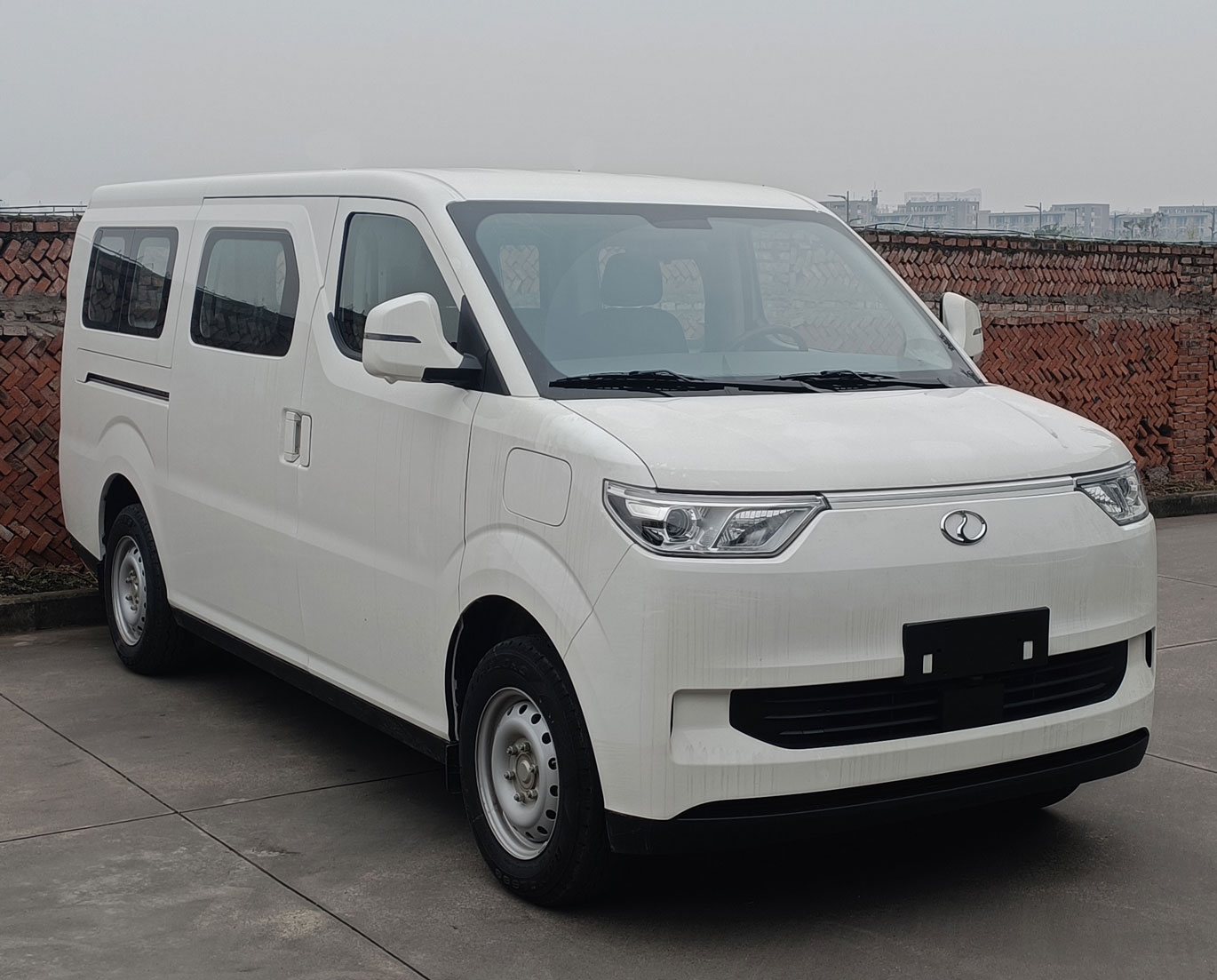瑞驰牌5.1米6座纯电动多用途乘用车(DXK6510AC6BEV)