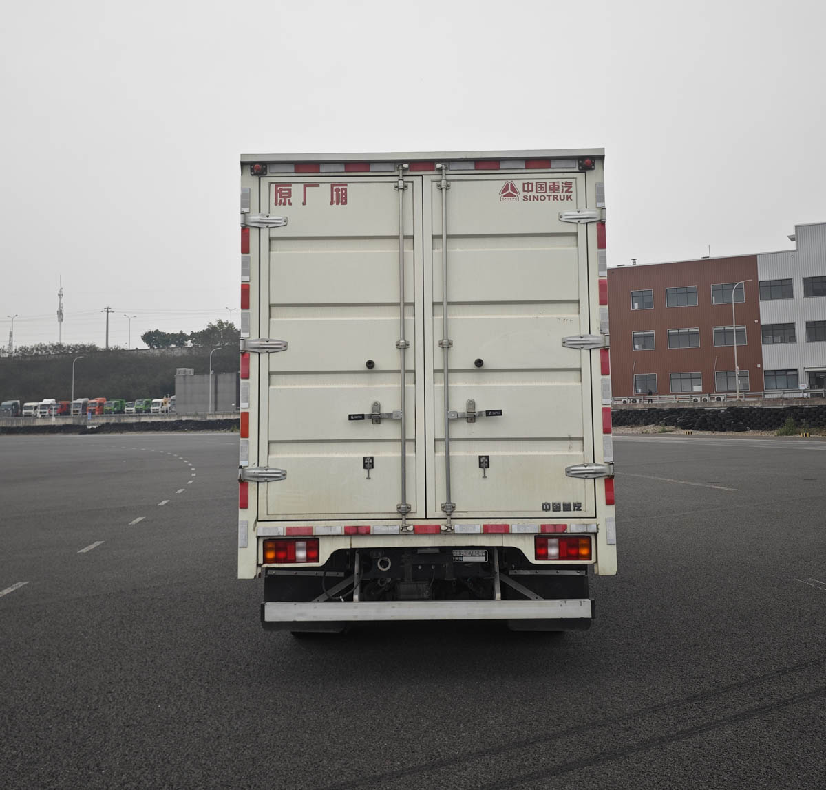 豪沃牌ZZ5047XXYK3414Z145BEVG5纯电动厢式货车公告图片
