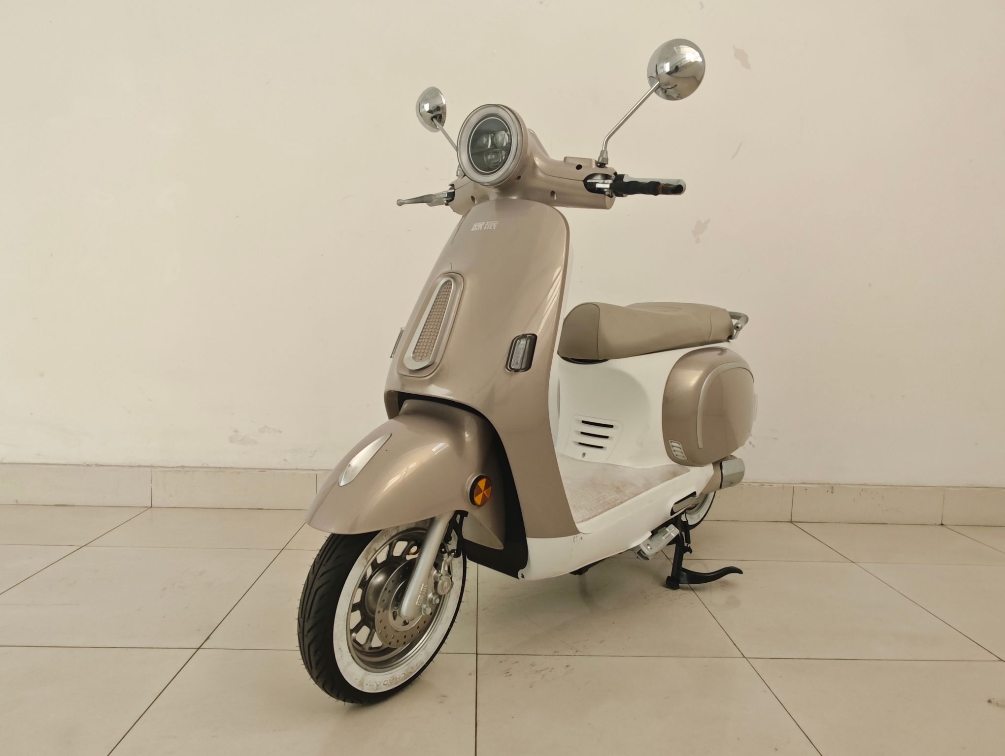 电动两轮摩托车