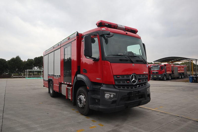上格牌SGX5183GXFAP45压缩空气泡沫消防车