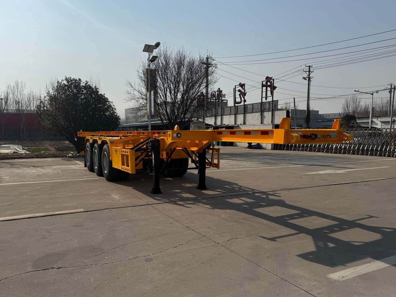 梁山开元牌11米35.3吨3轴集装箱运输半挂车(LKY9400TJZ30)