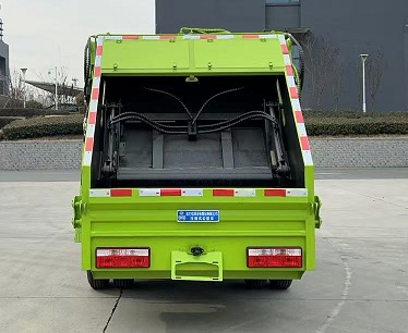 压缩式垃圾车图片