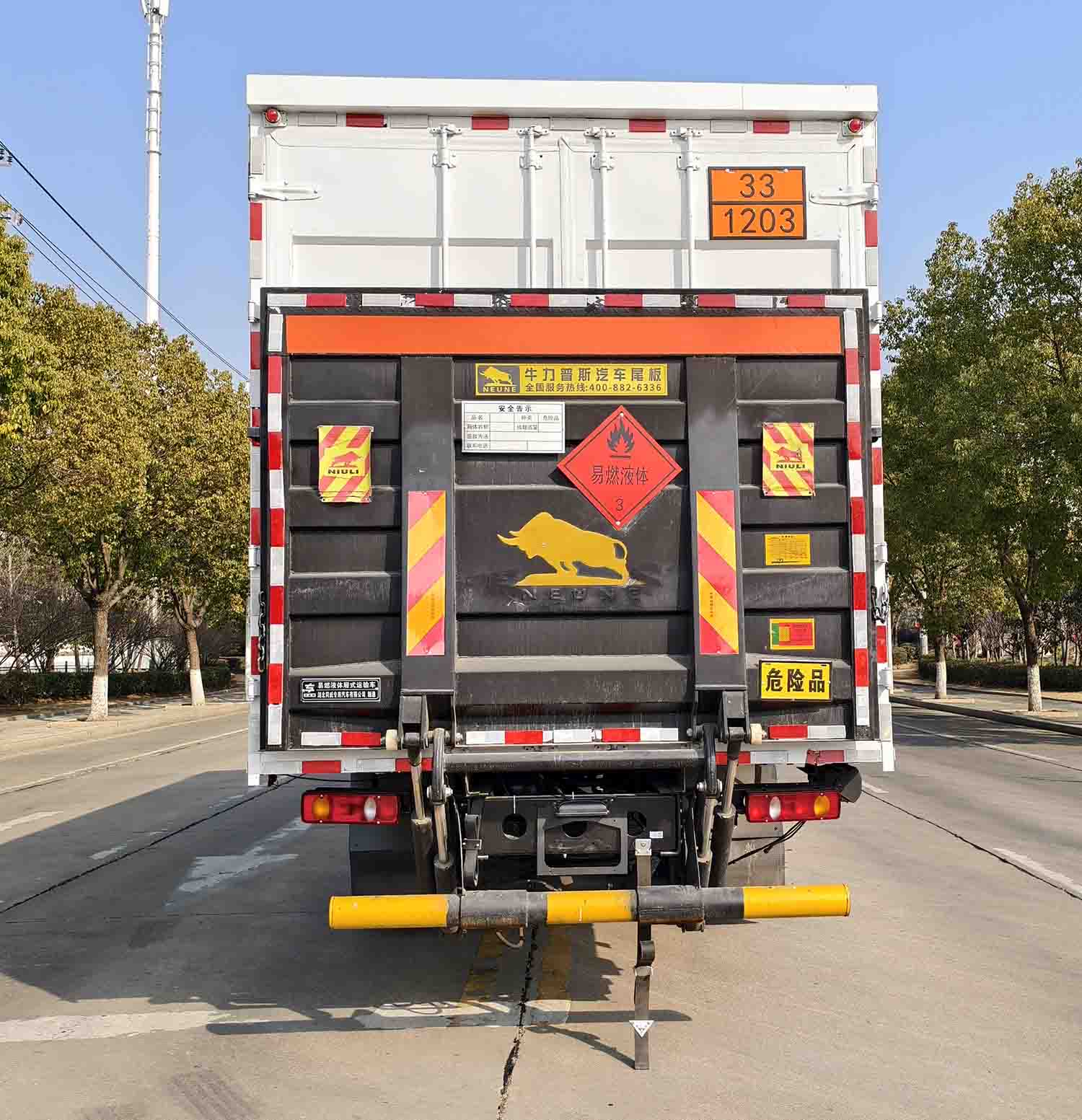 專威牌HTW5260XRYDF6易燃液體廂式運(yùn)輸車公告圖片