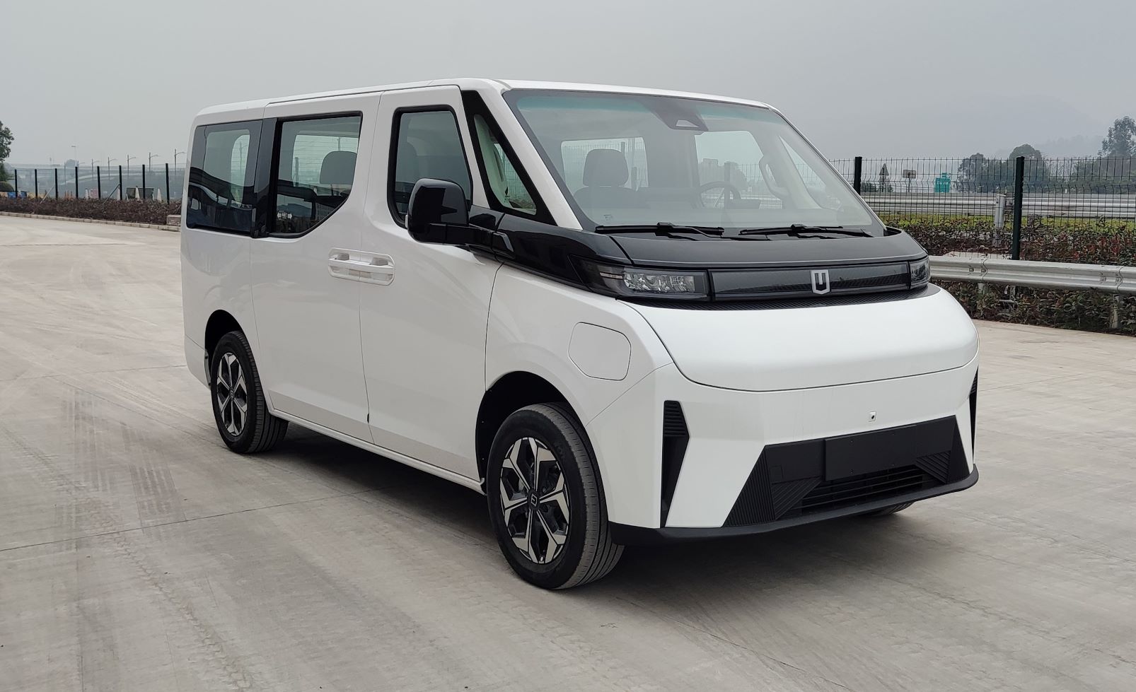 远程牌5米6座纯电动多用途乘用车(JL6501BEV105)