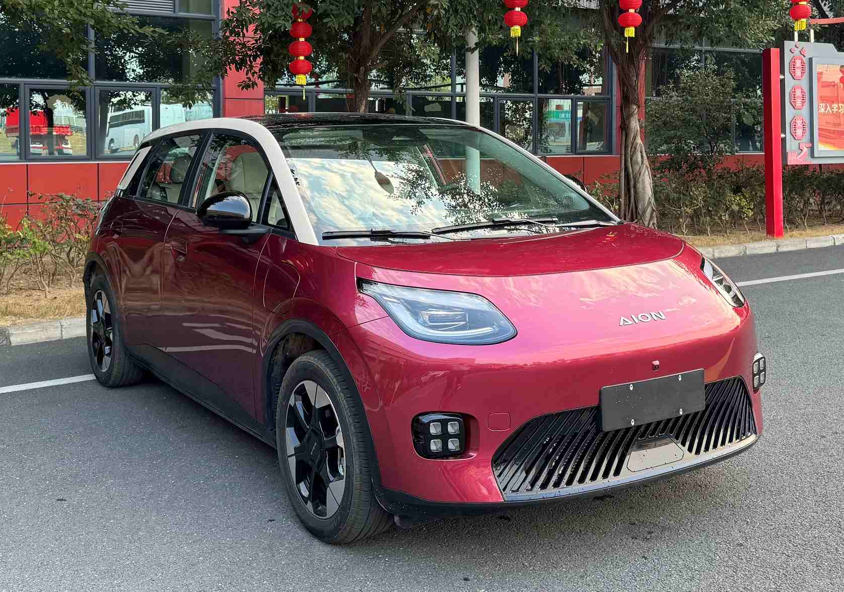 埃安牌AHC7000BEVL0G型纯电动轿车