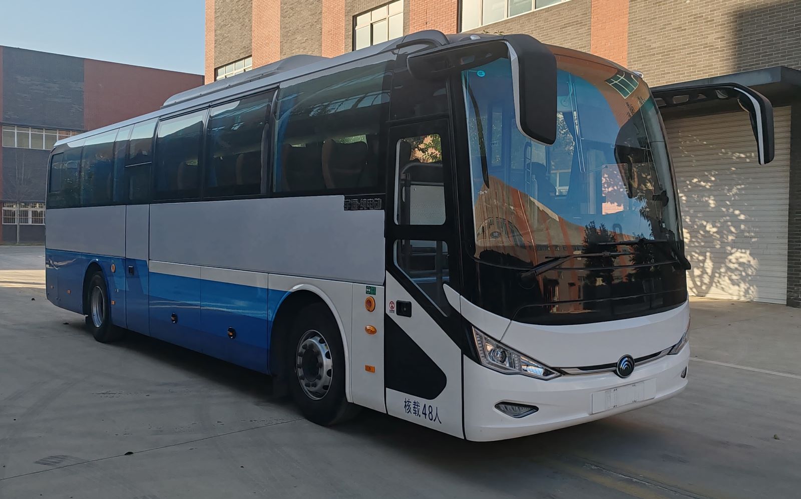 宇通牌11米24-52座纯电动客车(ZK6116BEVQY99)