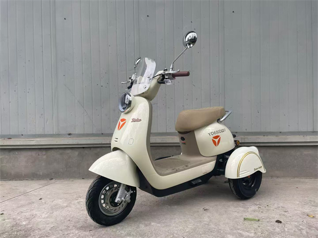 电动正三轮轻便摩托车