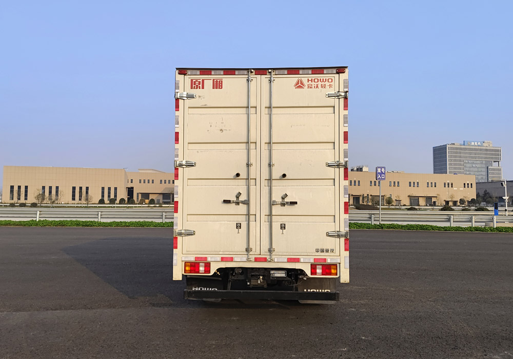 豪沃牌ZZ5047XXYF3414Z145BEV82纯电动厢式货车公告图片