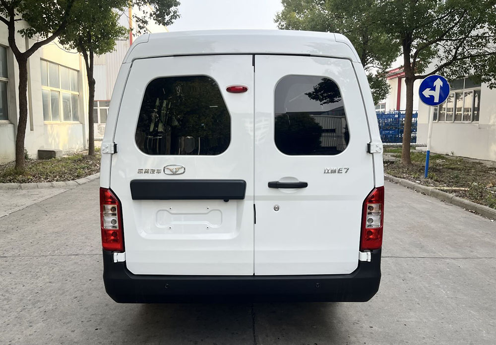 纯电动多用途乘用车图片