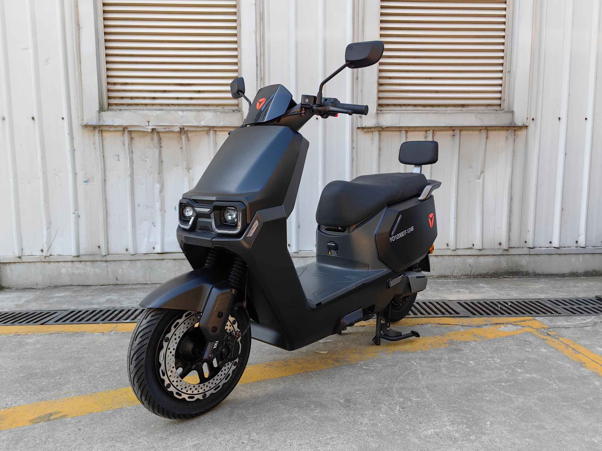 电动两轮摩托车