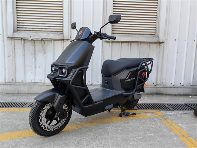 YD1200DT-76F 雅迪牌纯电动前盘式后盘式电动两轮摩托车图片