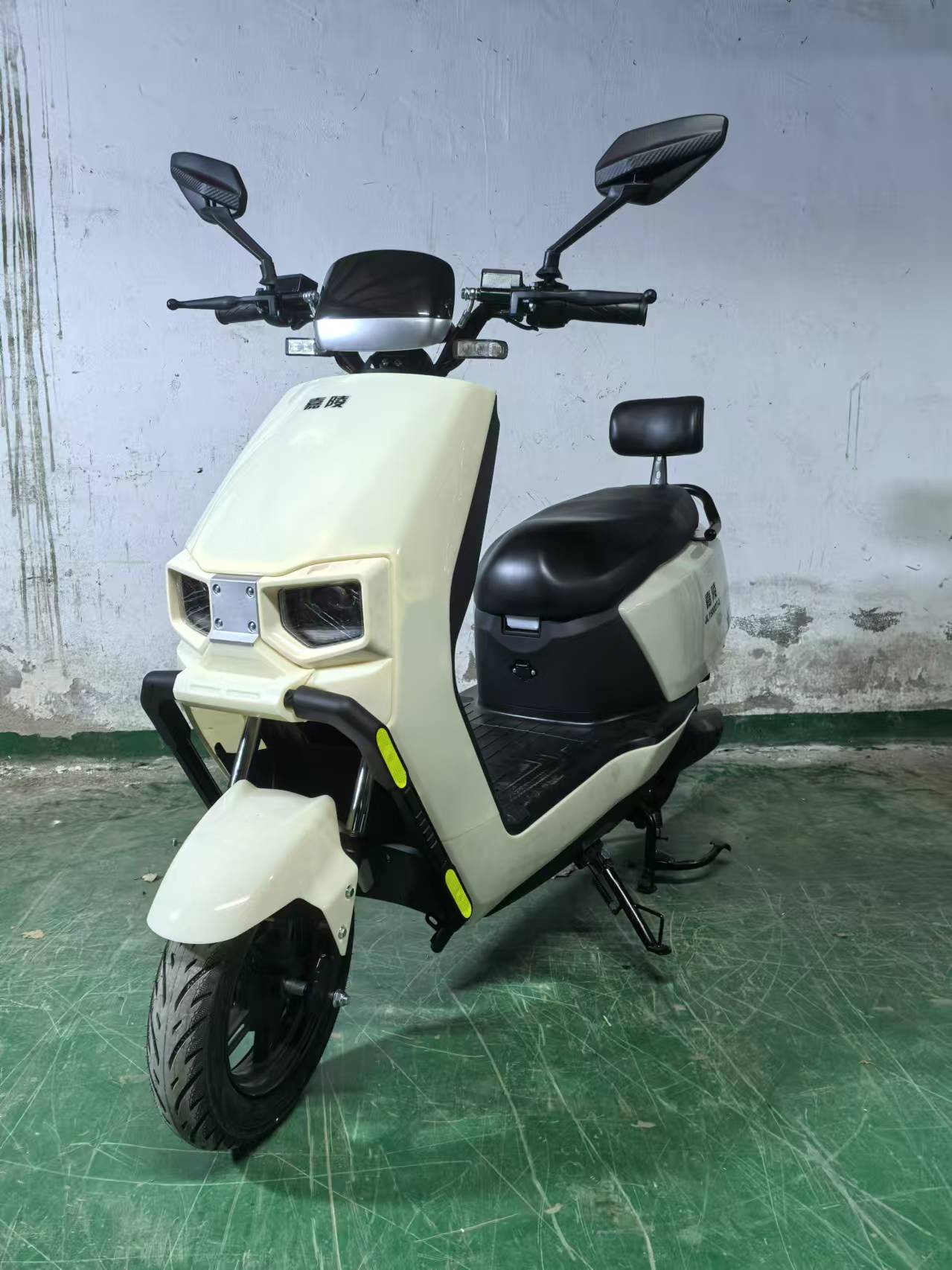 电动两轮摩托车