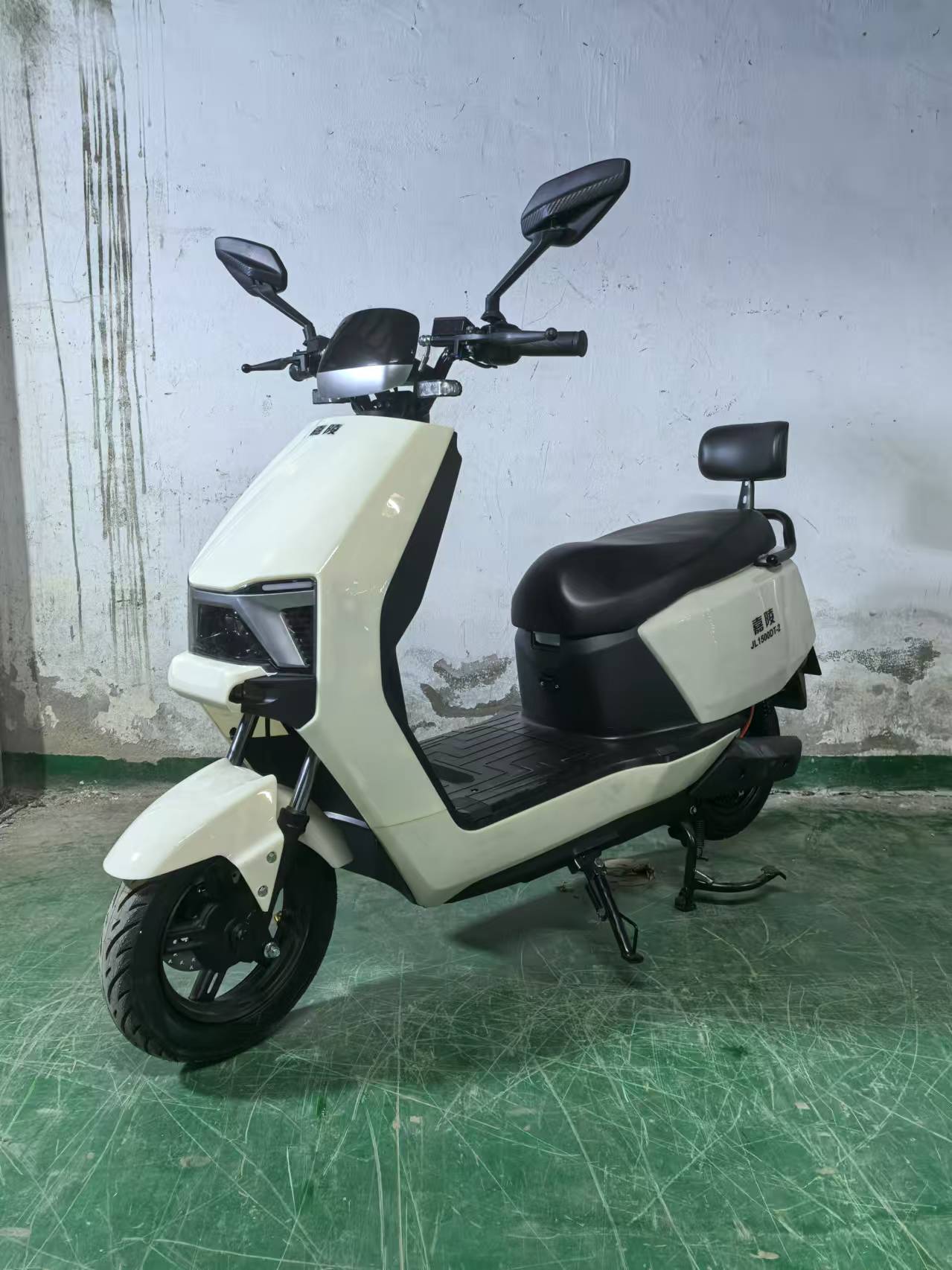 JL1500DT-2 嘉陵牌纯电动前盘式后盘式电动两轮摩托车图片