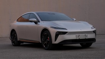东风牌DFM7001S1F1BEV型纯电动轿车