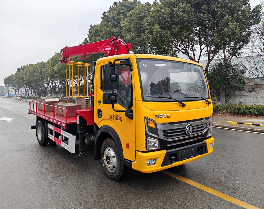 布隆牌LLL5046XJXEQ6抽油机检修车
