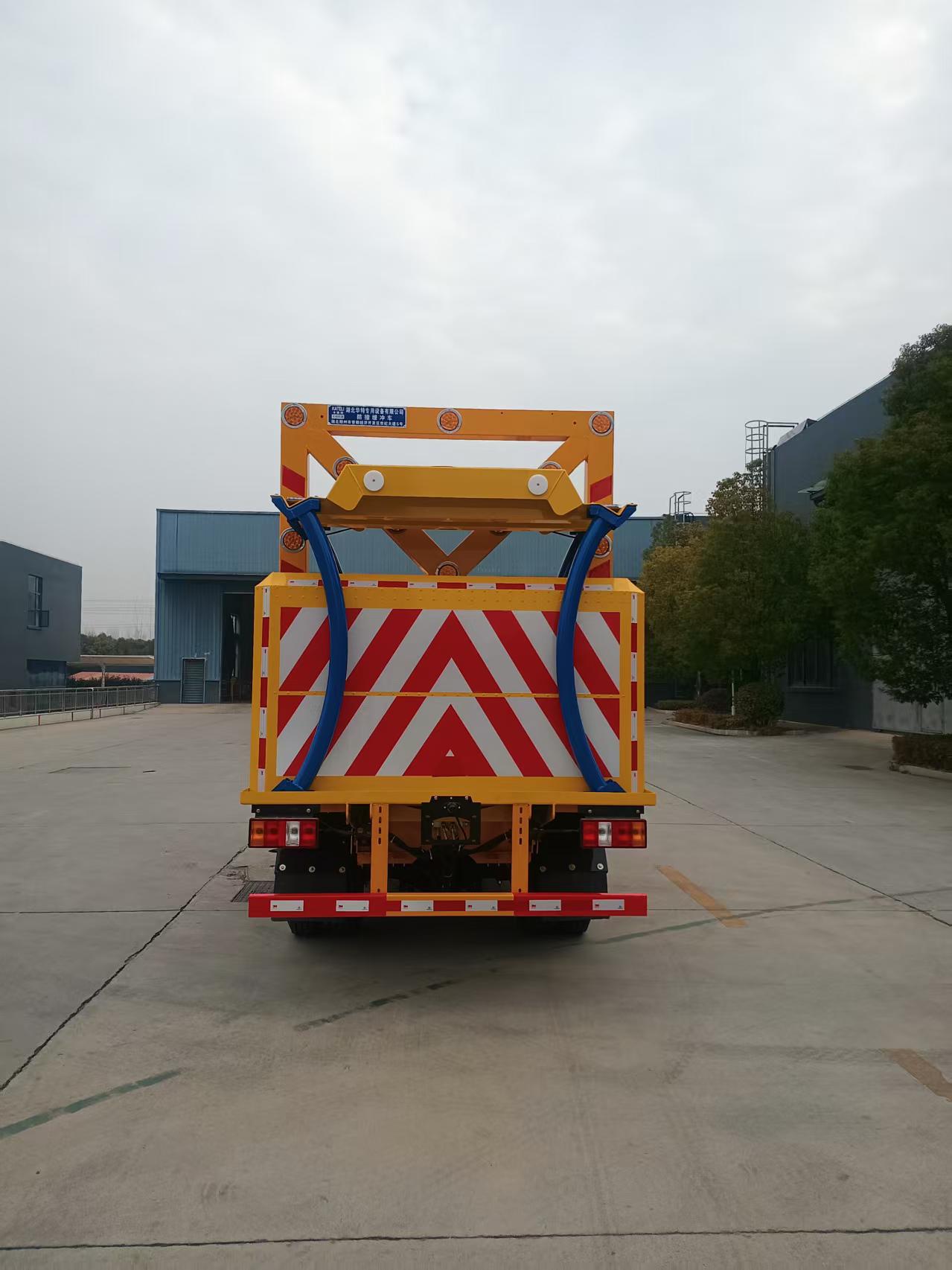 卡特利牌HTT5040TFZJX6防撞缓冲车公告图片