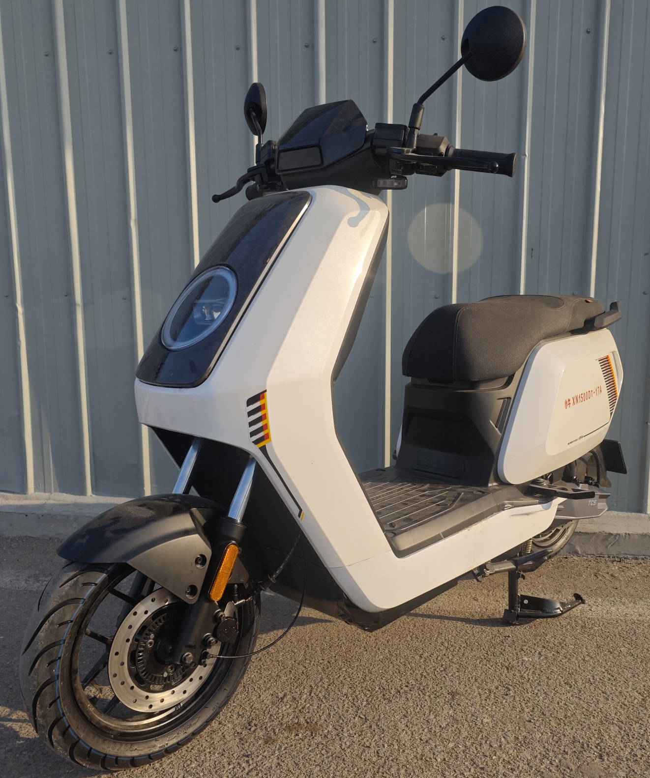 XN1500DT-17A 小牛牌纯电动前盘式后盘式电动两轮摩托车图片