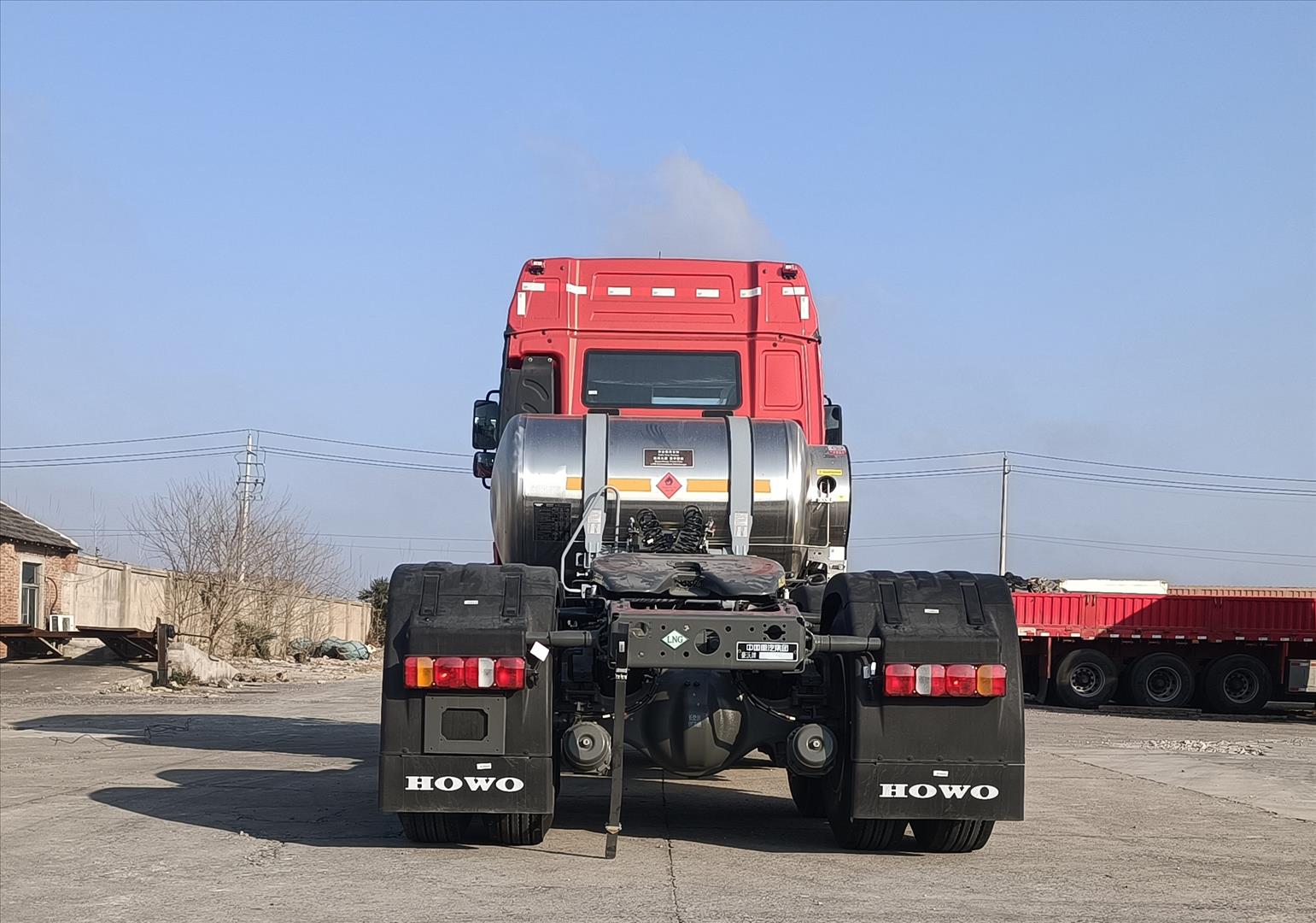 ZZ4257V384GF1L 豪沃牌480马力后双桥,后八轮LNG国六牵引汽车图片