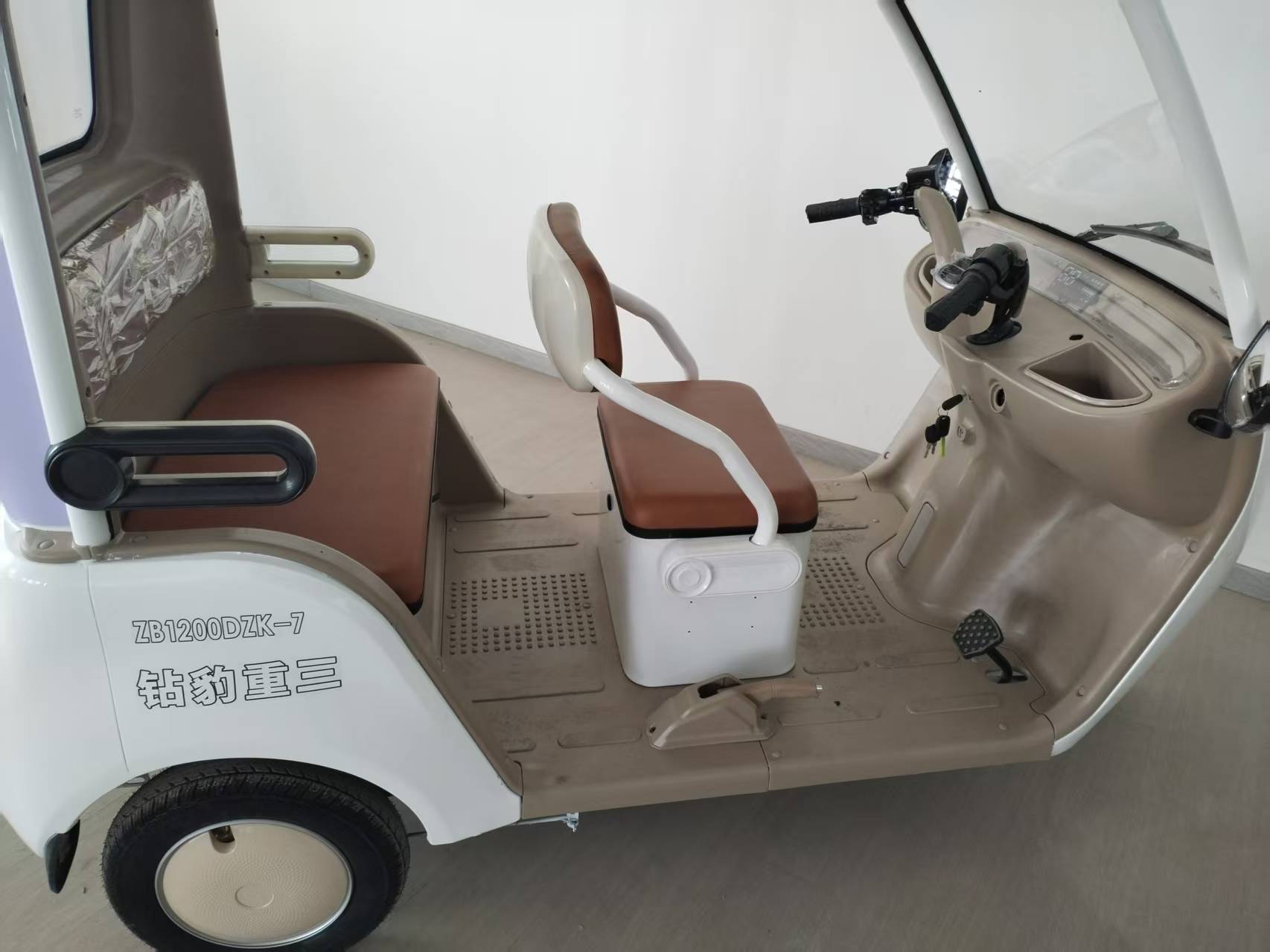 ZB1200DZK-7 钻豹重三牌纯电动前盘式后鼓式电动正三轮摩托车图片