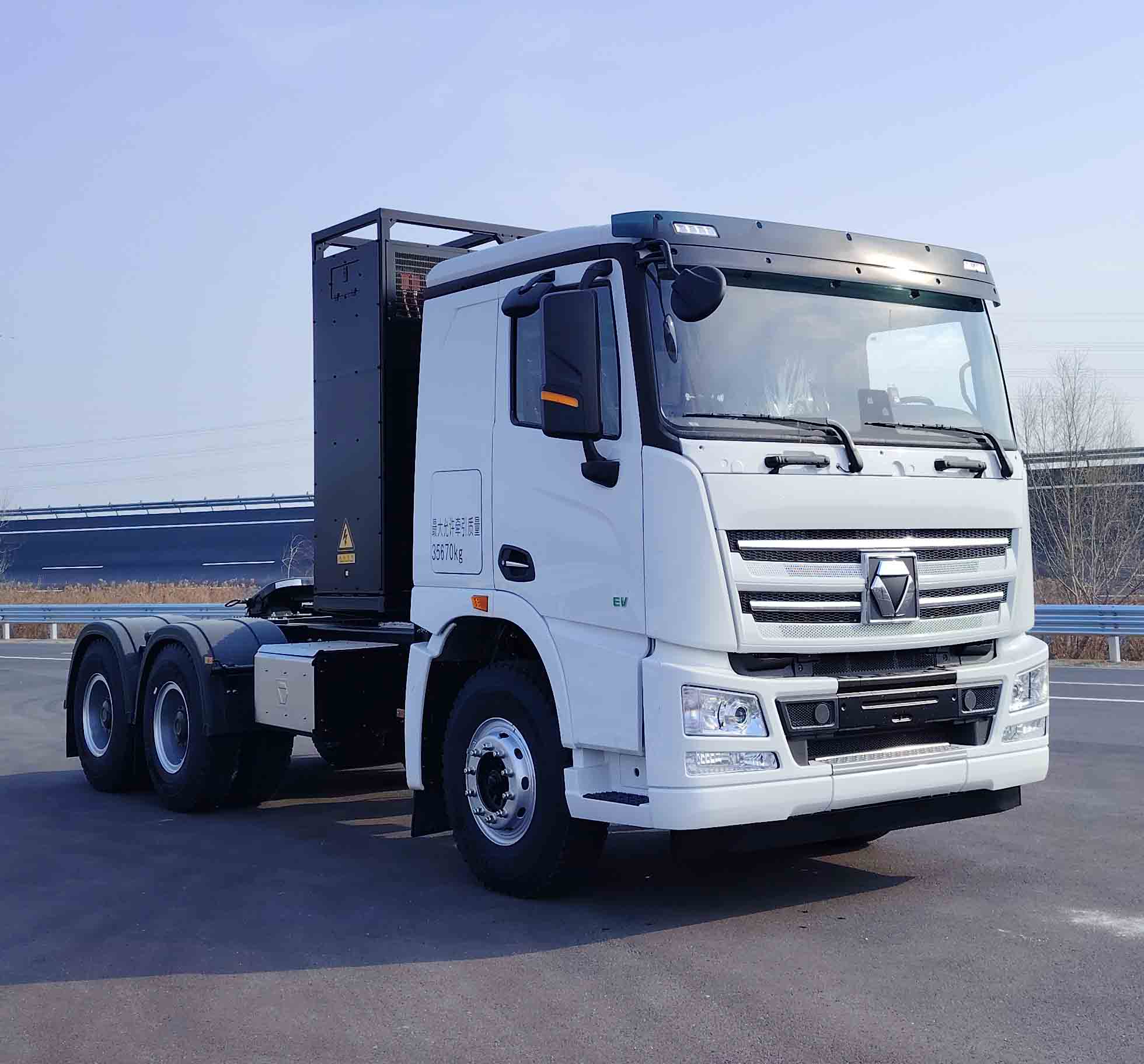徐工牌 612马力 换电式纯电动半挂牵引车(XGA4253BEVWC3A)