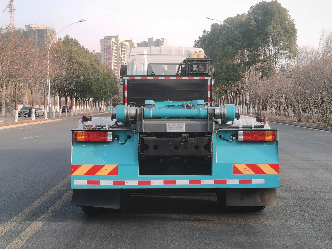 德尊牌SZZ5312ZXXBEV1纯电动车厢可卸式垃圾车公告图片