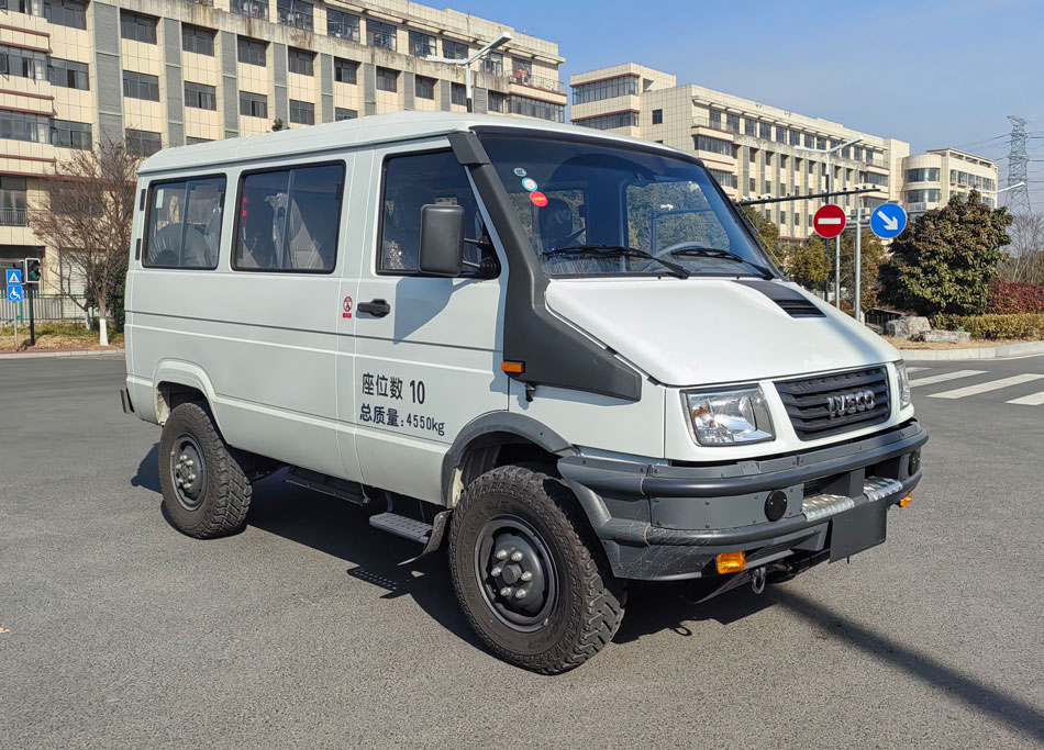 依众通牌YZA5050XYB6运兵车