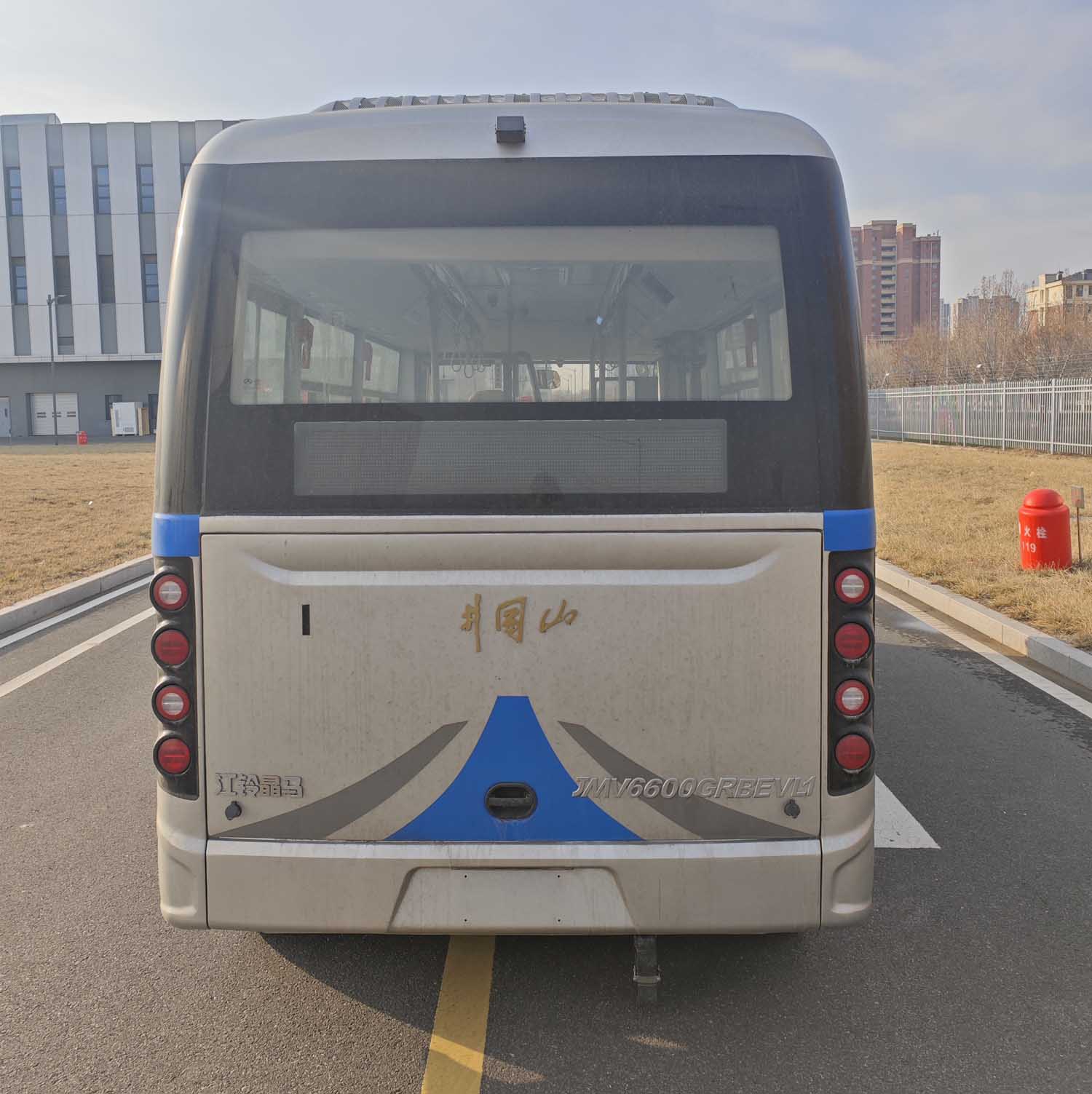 纯电动低入口城市客车图片