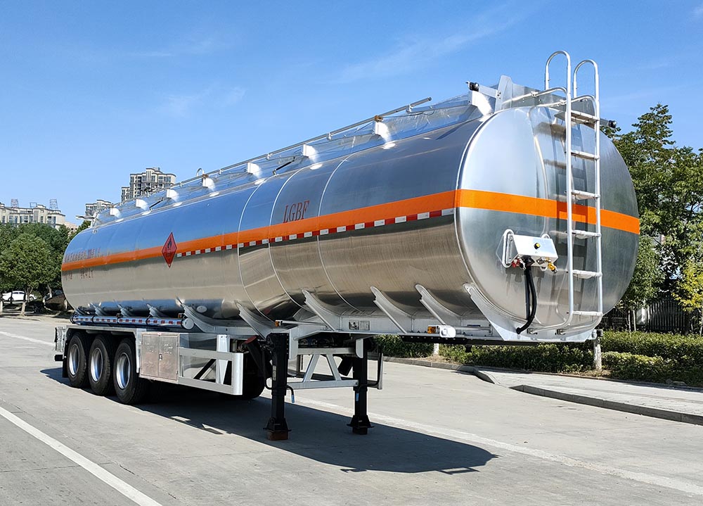 楚飞牌12米33吨3轴铝合金运油半挂车(CLQ9403GYYBA)