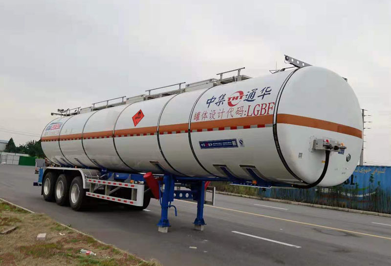 通华牌12.4米33.9吨3轴铝合金易燃液体罐式运输半挂车(THT9405GRYG)