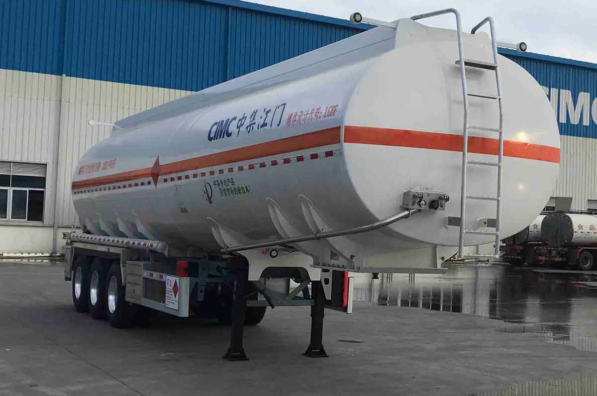 中集牌10.8米33.7吨3轴铝合金运油半挂车(ZJV9408GYYJM)