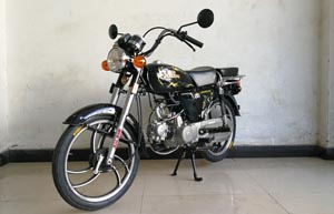 两轮摩托车