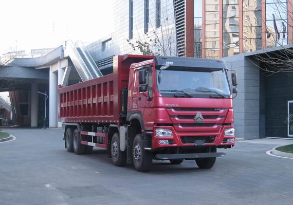 豪沃牌 404马力 前四后八 自卸汽车(ZZ3317V4667F1)