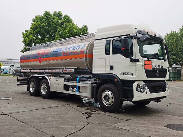 凌宇牌CLY5261GYYA铝合金运油车